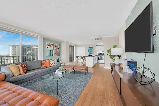 Houston House - Houston, TX - Photo 6