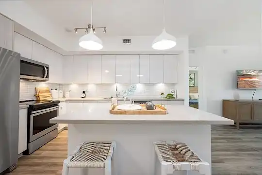 10X Fort Lauderdale - Fort Lauderdale, FL - Photo 2