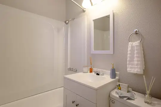 Encanto Lofts Apartments - Albuquerque, NM - Photo 13
