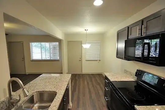 Colony House - Dallas, TX - Photo 32