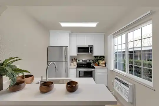 River Walk Apartments - Campbell, CA - Photo 8