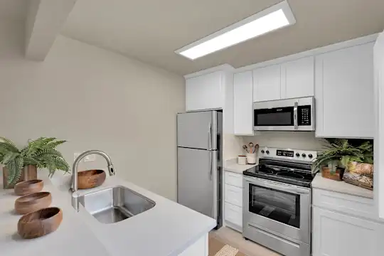 River Walk Apartments - Campbell, CA - Photo 6