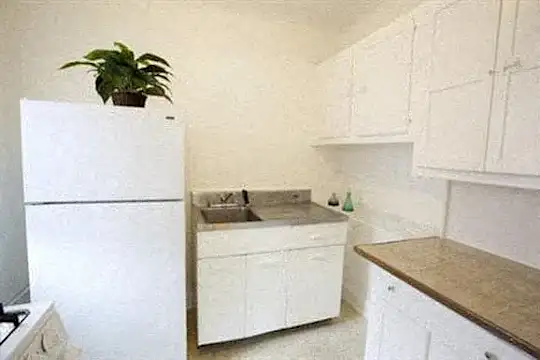 Hampton House - Cleveland, OH - Photo 19