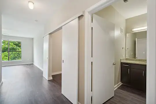 Cole Apartments - Austin, TX - Photo 16