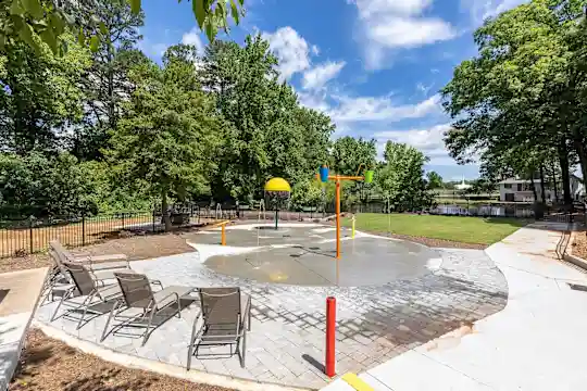Somerset Apartments - Charlotte, NC - Photo 10