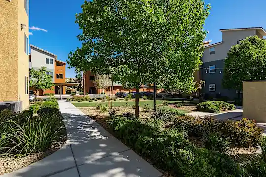 SOLANA APARTMENT HOMES - Las Vegas, NV - Photo 32
