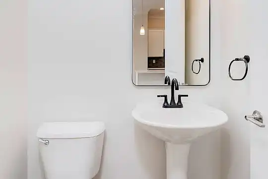 Harrison Park Apartments - Columbus, OH - Photo 13