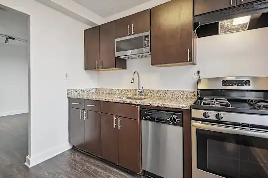Broadstone Van Dorn - Alexandria, VA - Photo 11