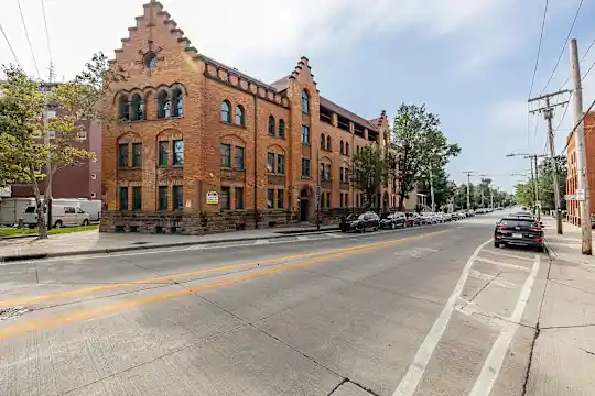 The Heyse Apartments - Cleveland, OH - Photo 2