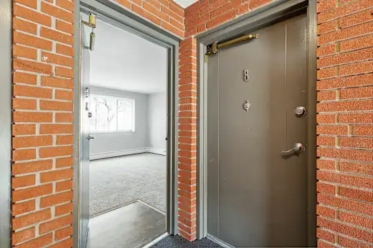 Jadaro Apartments - Cincinnati, OH - Photo 9