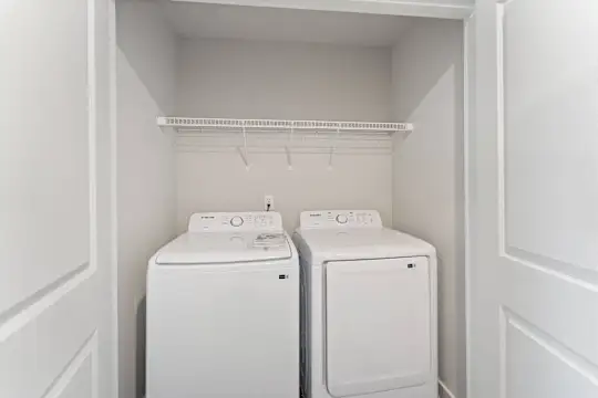 Barry West Townhomes - Kansas City, MO - Photo 14