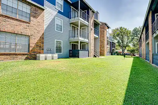 The Manhattan Apartments - Dallas, TX - Photo 34