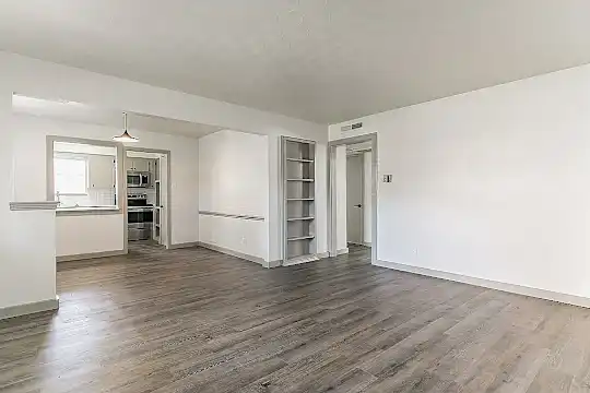 Colony House - Dallas, TX - Photo 14