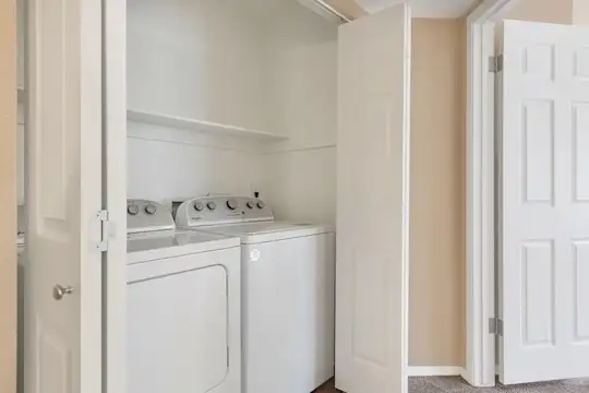 La Mirage Apartment Homes - Albuquerque, NM - Photo 14
