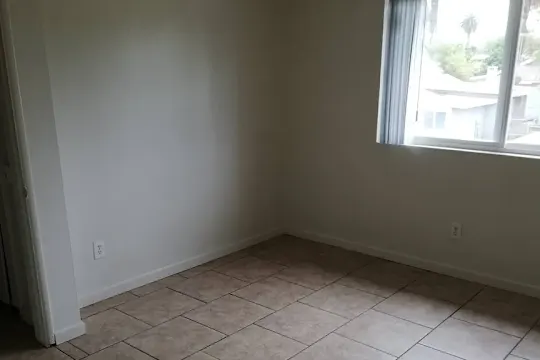 Las Palmas Apartments - Riverside, CA - Photo 9