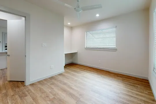 Lakewood Village - Dallas, TX - Photo 6