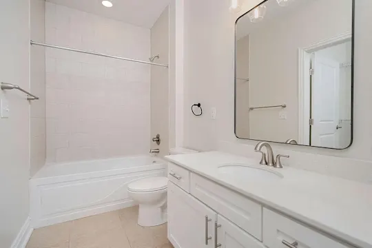 Harrison Park Apartments - Columbus, OH - Photo 12