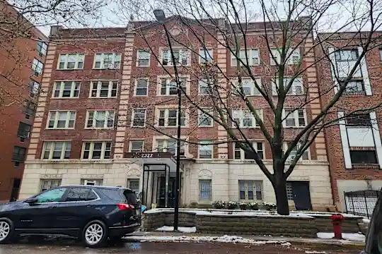 Commonwealth Apartments - Chicago, IL - Photo 2