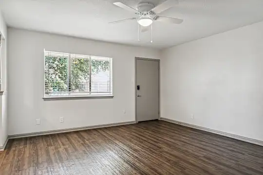 Colony House - Dallas, TX - Photo 6