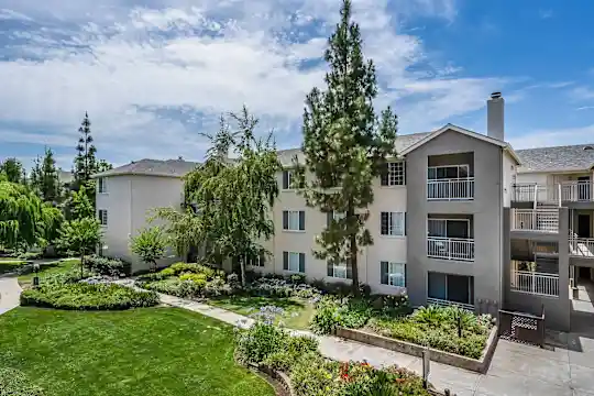 Pavona Apartments - San Jose, CA - Photo 9