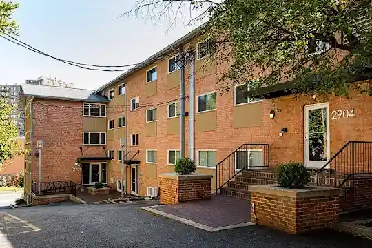 Longview Terrace Apartments - Alexandria, VA - Photo 12