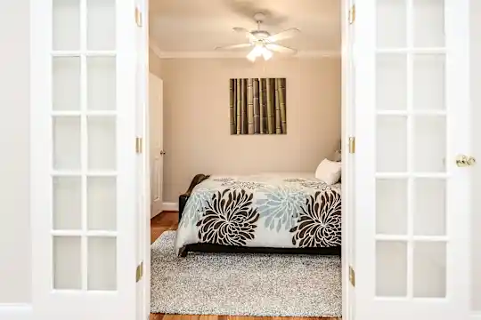 Manor House Apartments - Alexandria, VA - Photo 15