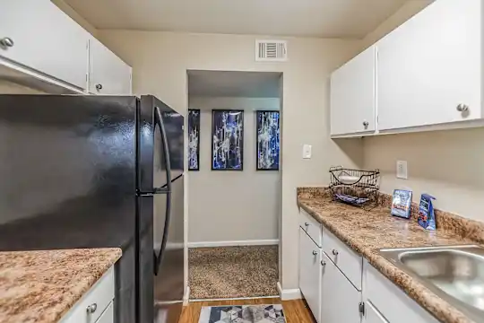Summer Trace Apartments - Memphis, TN - Photo 15