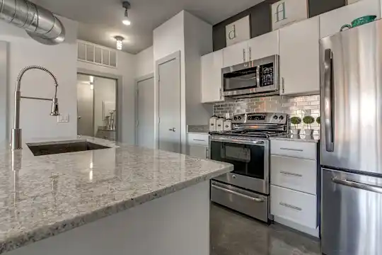 5225 Maple - Dallas, TX - Photo 2