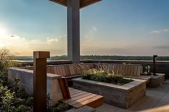 The Point at Eisenhower Square - Alexandria, VA - Photo 2