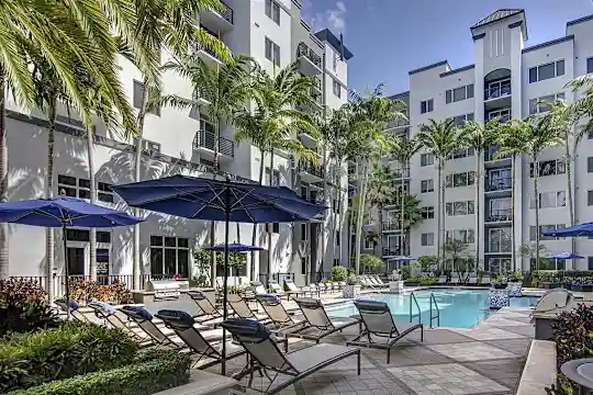 Solmar on Sixth - Fort Lauderdale, FL - Photo 3