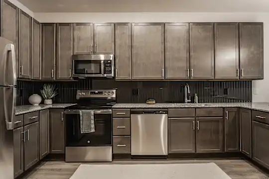 Altura Apartments - Cincinnati, OH - Photo 37