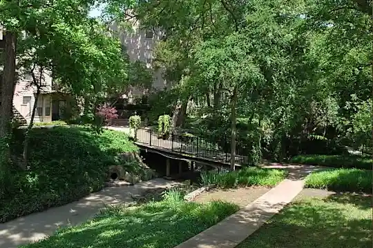 Oaks White Rock - Dallas, TX - Photo 5