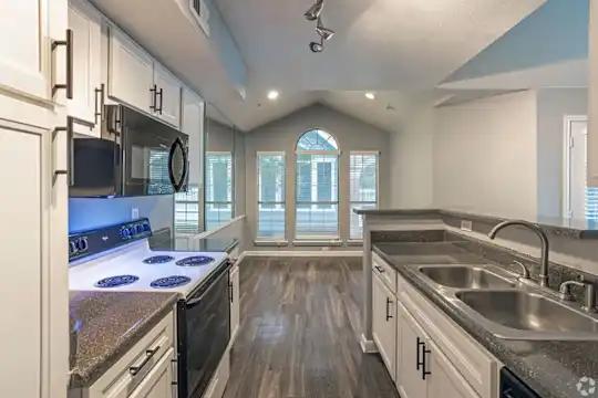 The Hamilton Apartments - Austin, TX - Photo 2