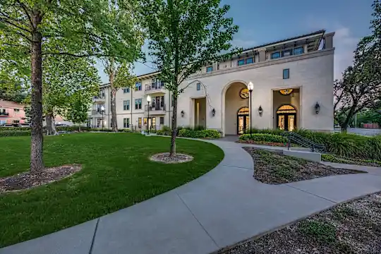 The Laurel Preston Hollow - Dallas, TX - Photo 2