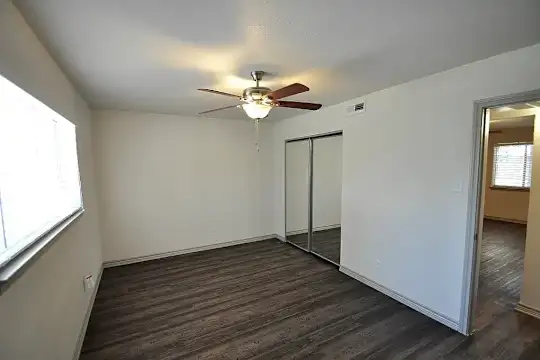 Colony House - Dallas, TX - Photo 20