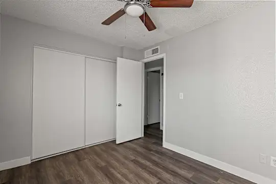 Mariposa Flats - Phoenix, AZ - Photo 16