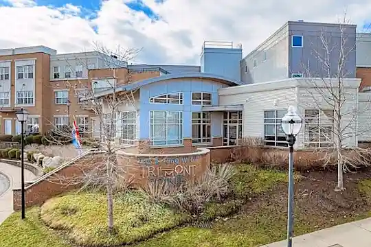 Tremont Pointe Apartments - Cleveland, OH - Photo 2