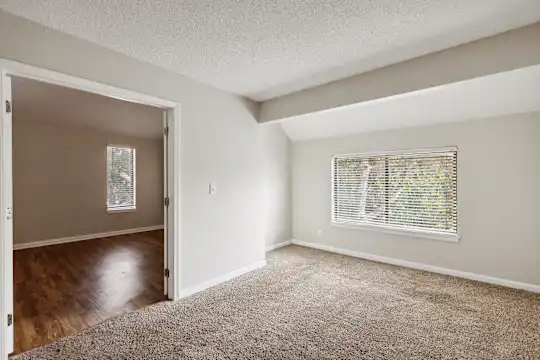 Woodcrest - Kansas City, MO - Photo 8