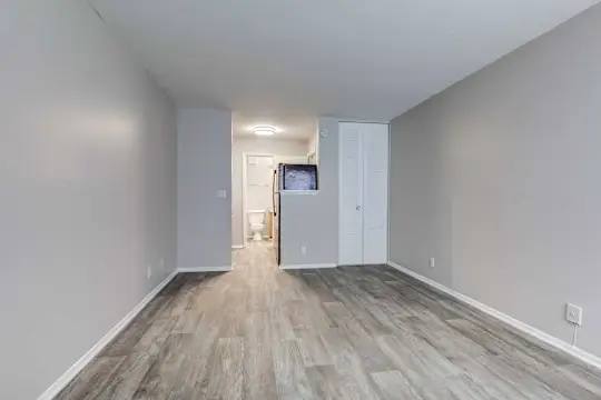 Somerset Apartments - Charlotte, NC - Photo 3