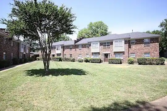 Courtyard @ Waring Park - Memphis, TN - Photo 7
