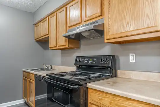 Stonecreek Apartments - Columbus, OH - Photo 8
