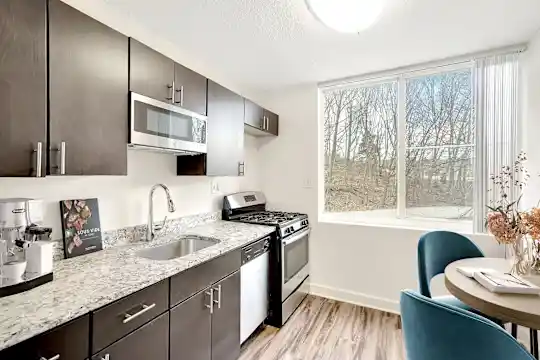 Broadstone Van Dorn - Alexandria, VA - Photo 2