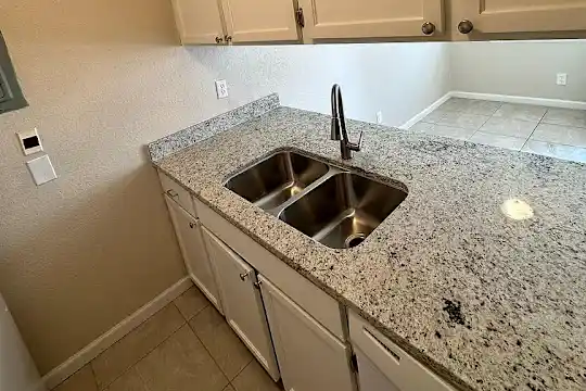 Las Casitas - El Paso, TX - Photo 2