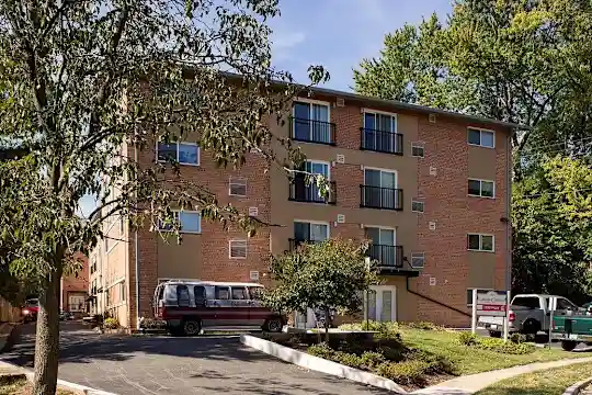 Longview Terrace Apartments - Alexandria, VA - Photo 11