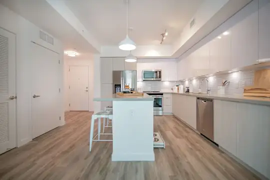 10X Fort Lauderdale - Fort Lauderdale, FL - Photo 3
