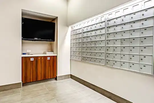 2555 N Clark St - Chicago, IL - Photo 5