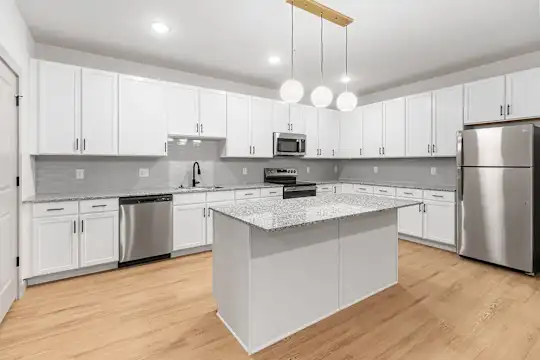 Altura Apartments - Cincinnati, OH - Photo 4