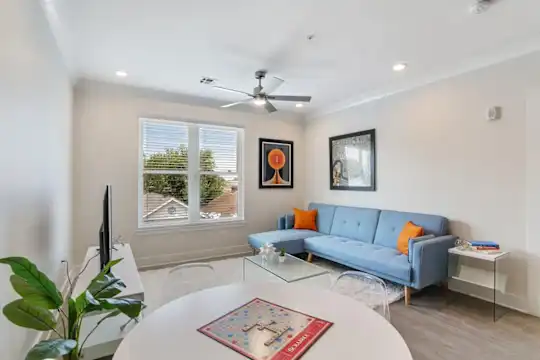 Parkway Apartments - New Orleans, LA - Photo 3