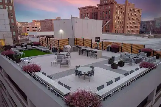 Sky On Main - Kansas City, MO - Photo 8