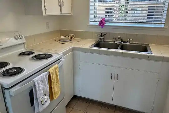 West Village Apartments - San Jose, CA - Photo 15